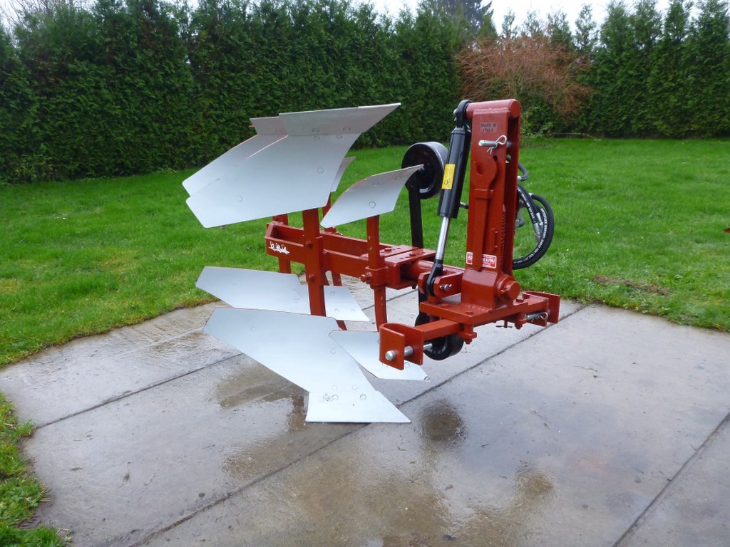 Aldo Biagioli  Twee schaar