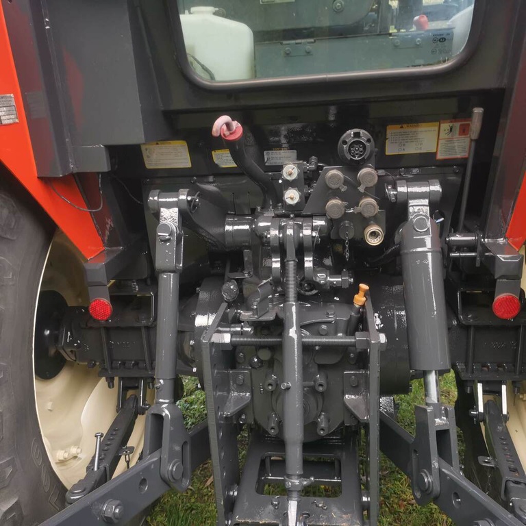 Kioti DK 90 C met slechts 1040 uren