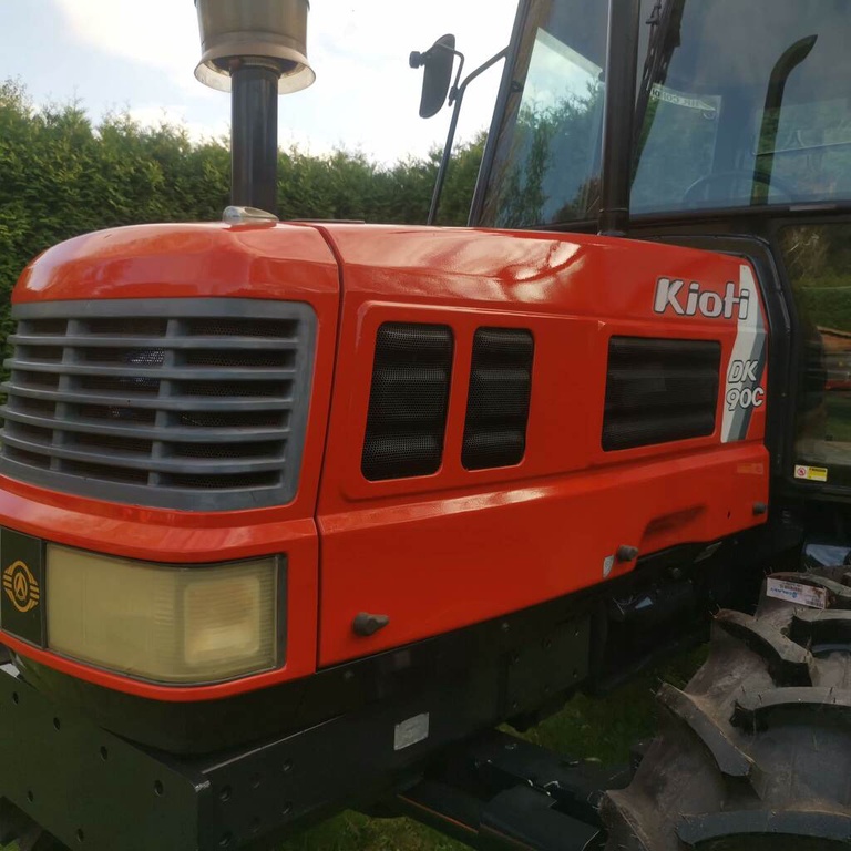 Kioti DK 90 C met slechts 1040 uren