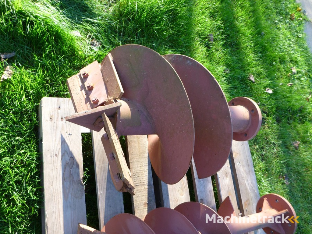 Grond boren   15 - 25 en 45 cm