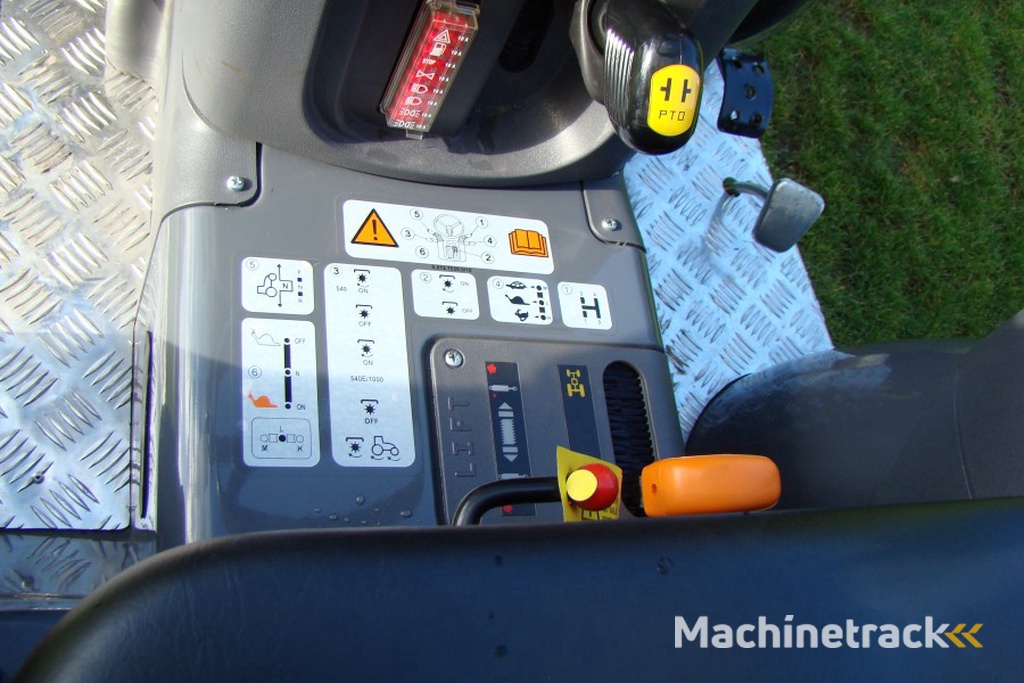 Lamborghini R1.55 met frontlift en PTO 