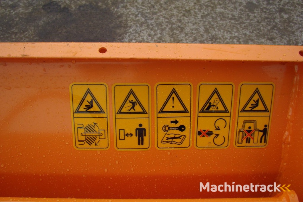 DRA Import sneeuw ruimer   Werkbreedte  140-120-180 cm 