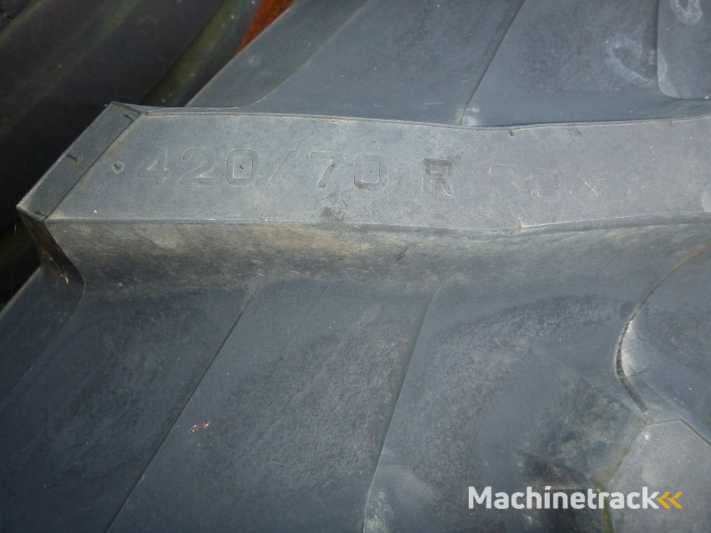 Pirelli 420/70/30