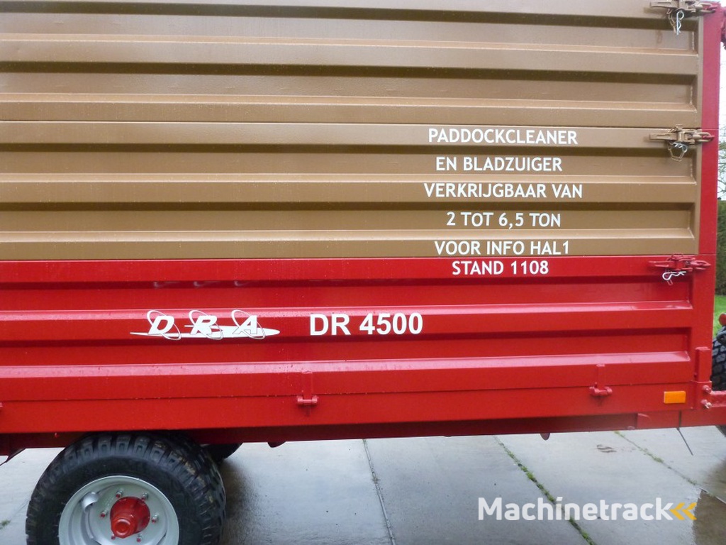 DRA  DR 4500 Met bladzuiger en padock claener