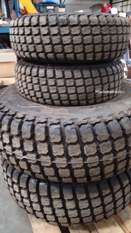 BKT  Gazon wielen 31x13.50-15 en 44x18.00-20