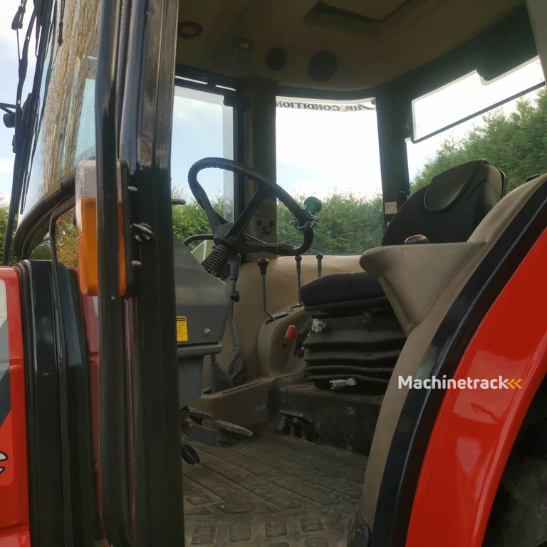 Kioti DK 90 C met slechts 1040 uren