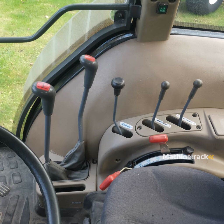 Kioti DK 90 C met slechts 1040 uren