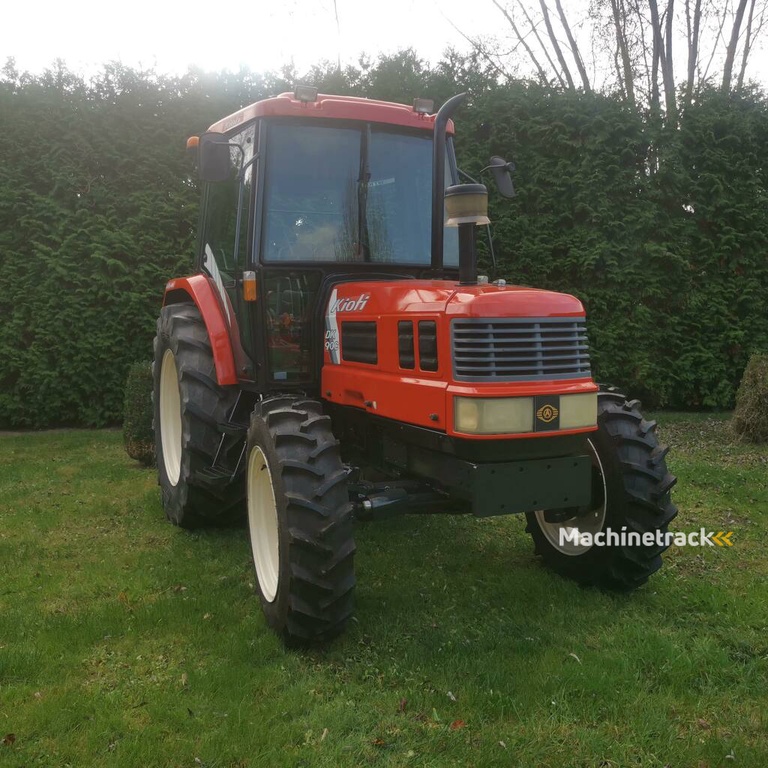 Kioti DK 90 C met slechts 1040 uren