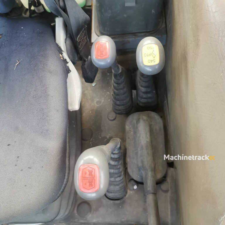 Kioti DK 90 C met slechts 1040 uren