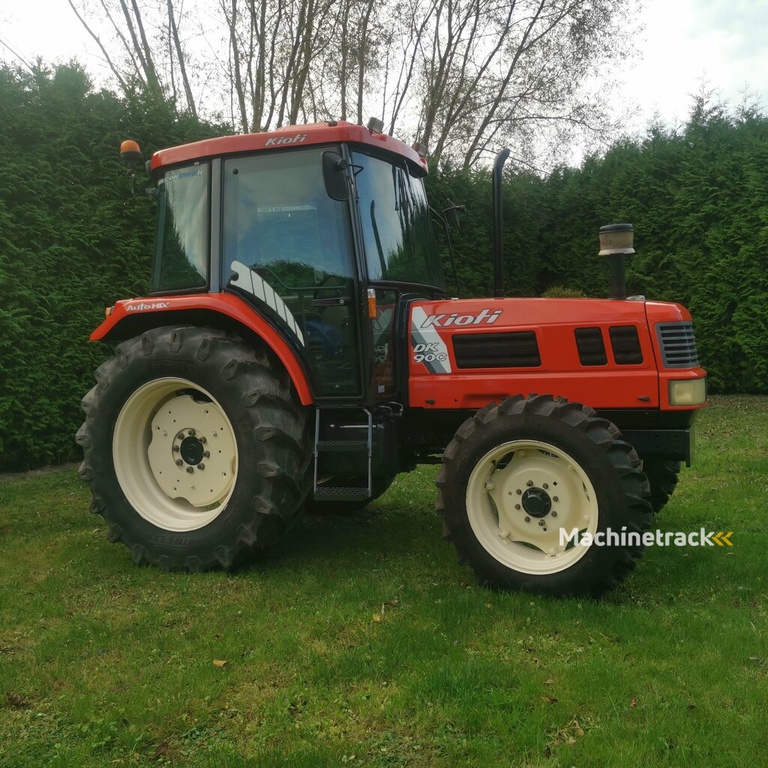 Kioti DK 90 C met slechts 1040 uren