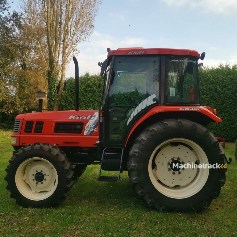 Kioti DK 90 C met slechts 1040 uren