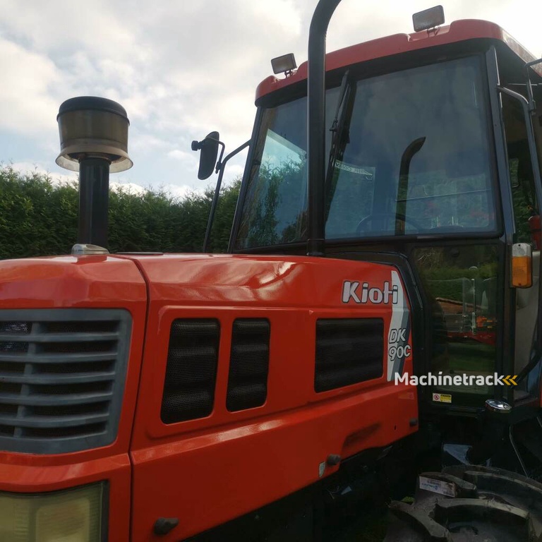 Kioti DK 90 C met slechts 1040 uren