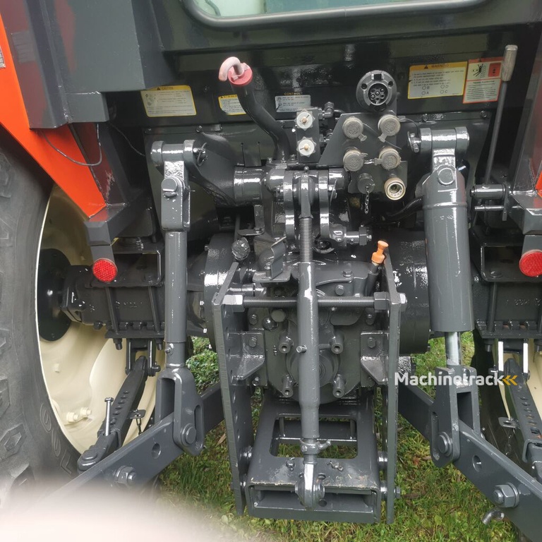 Kioti DK 90 C met slechts 1040 uren