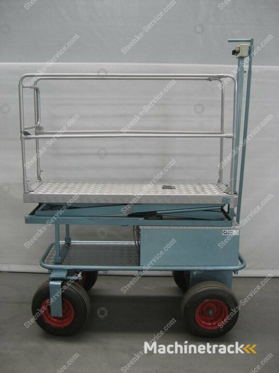 Te Koop luchtbandenwagens, hoogwerkers, oogstwagens en zitwagens voor de tuinbouw