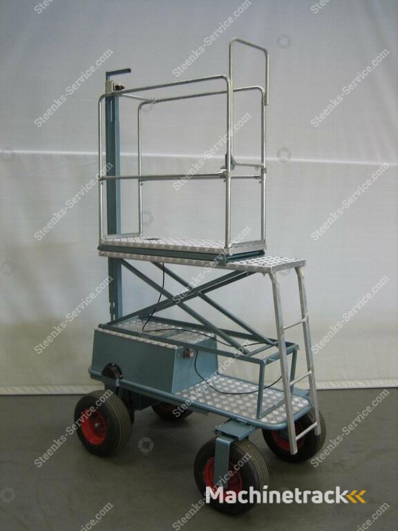 Te Koop luchtbandenwagens, hoogwerkers, oogstwagens en zitwagens voor de tuinbouw