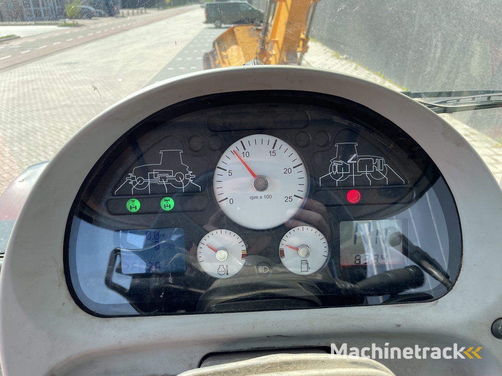 MF 6475 Dyna-6 met herder slootveger