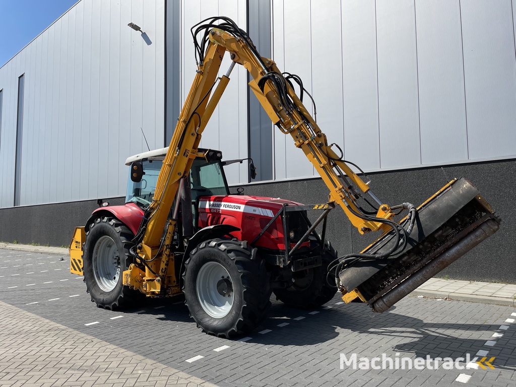 MF 6475 Dyna-6 met herder slootveger