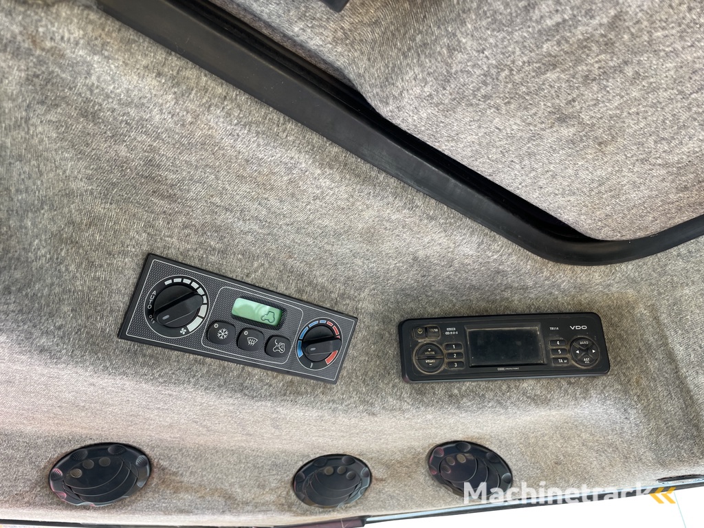 MF 6475 Dyna-6 met herder slootveger