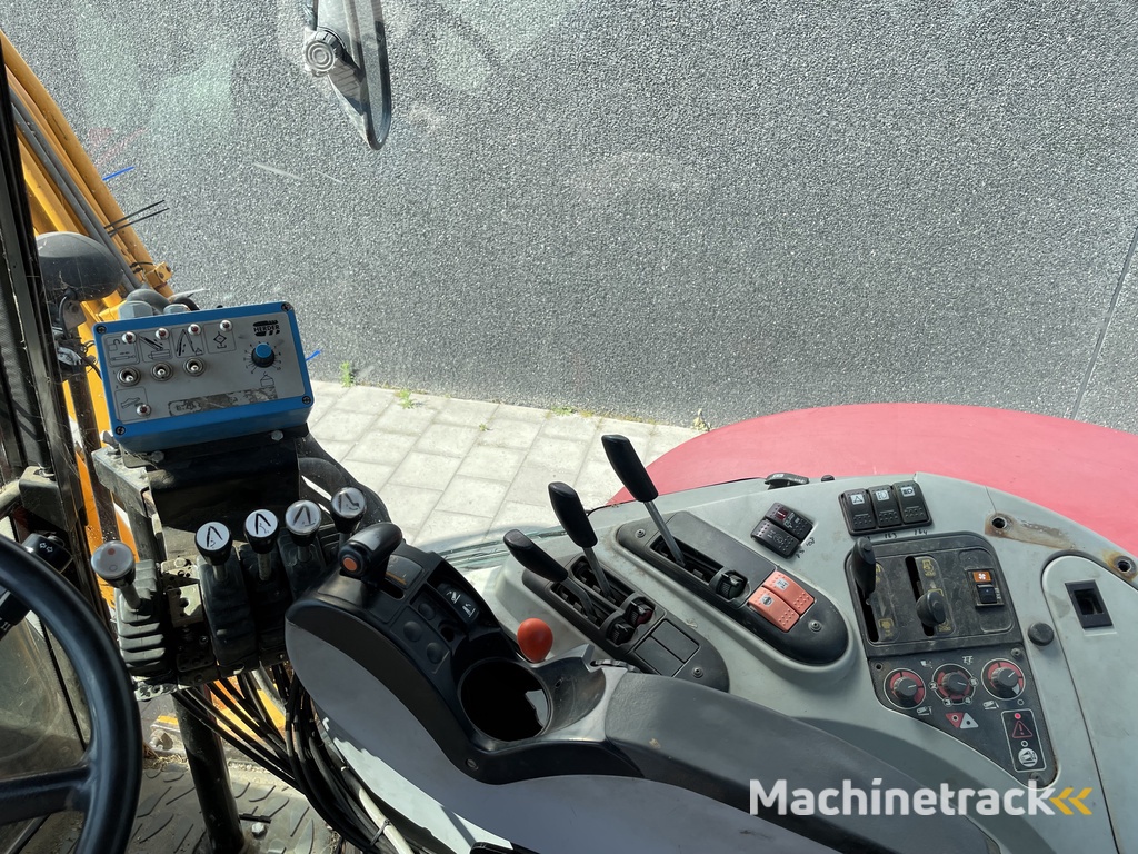 MF 6475 Dyna-6 met herder slootveger