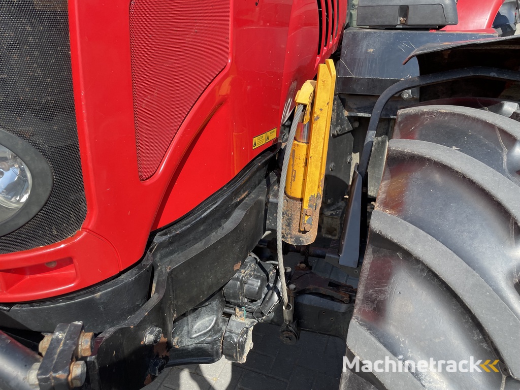 MF 6475 Dyna-6 met herder slootveger