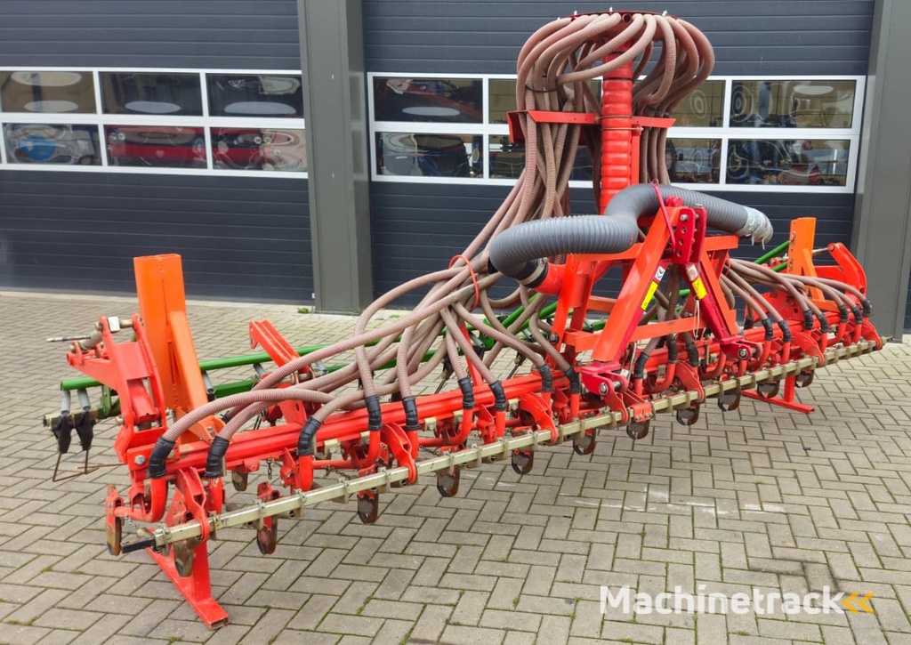 Kuhn Venta TF 702 + Kuhn 4m kouterbalk