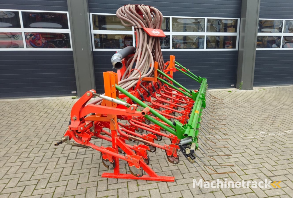 Kuhn Venta TF 702 + Kuhn 4m kouterbalk