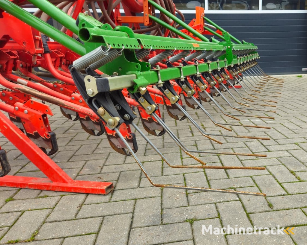 Kuhn Venta TF 702 + Kuhn 4m kouterbalk