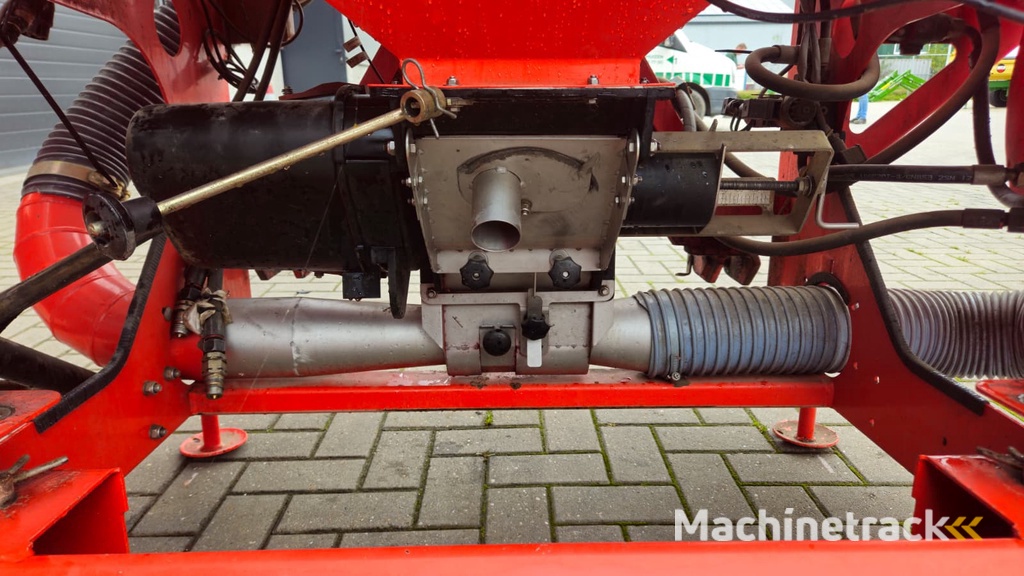 Kuhn Venta TF 702 + Kuhn 4m kouterbalk
