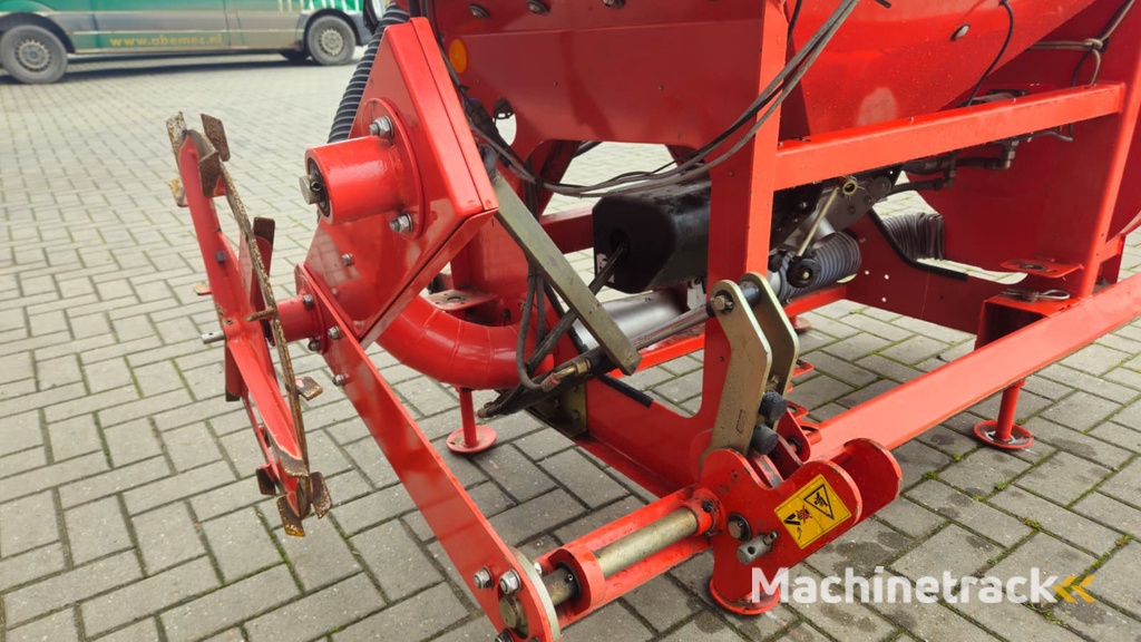 Kuhn Venta TF 702 + Kuhn 4m kouterbalk