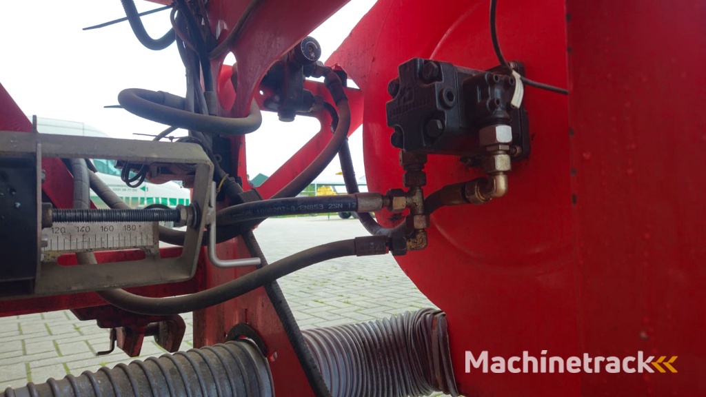 Kuhn Venta TF 702 + Kuhn 4m kouterbalk