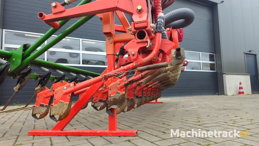 Kuhn Venta TF 702 + Kuhn 4m kouterbalk