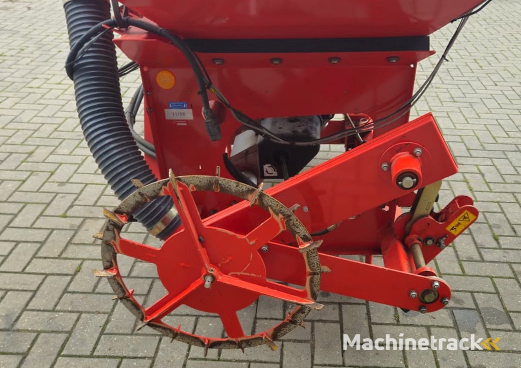 Kuhn Venta TF 702 + Kuhn 4m kouterbalk