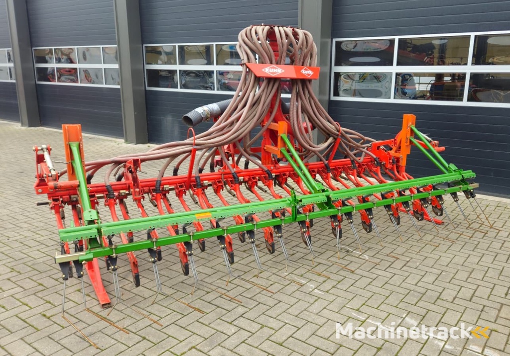 Kuhn Venta TF 702 + Kuhn 4m kouterbalk