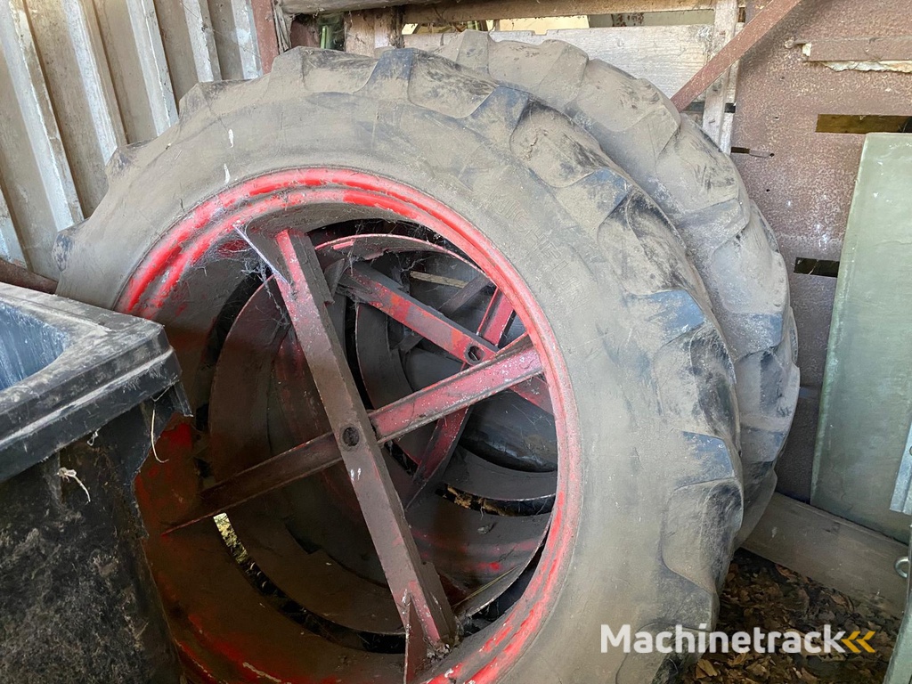 Dubbellucht 13.6R38 spindel