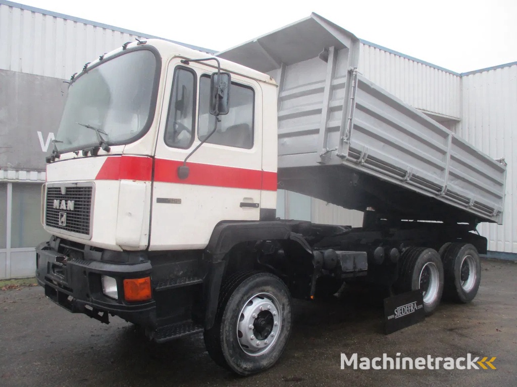 MAN 26 322 ZF Manual , 6x4 , 3 way tipper , Spring suspension