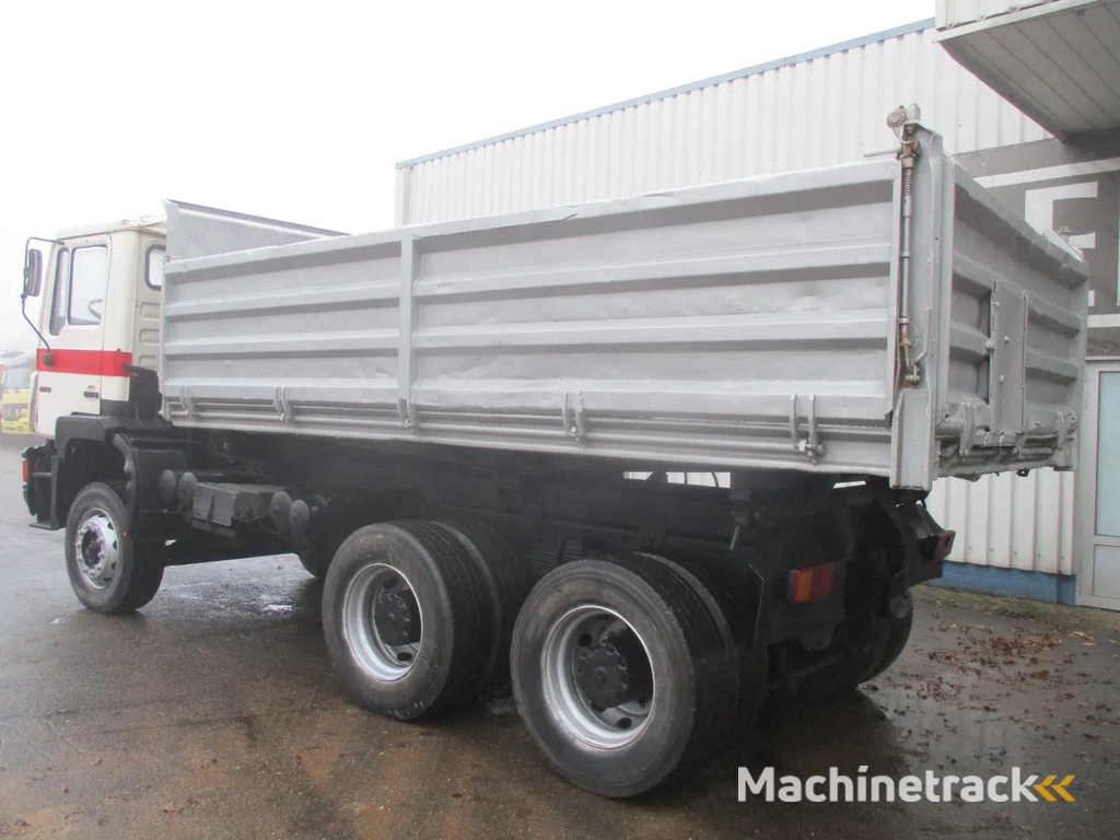 MAN 26 322 ZF Manual , 6x4 , 3 way tipper , Spring suspension