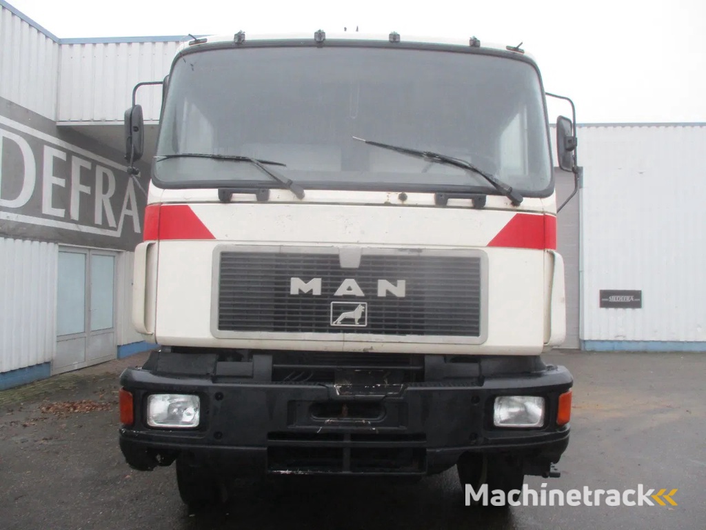 MAN 26 322 ZF Manual , 6x4 , 3 way tipper , Spring suspension