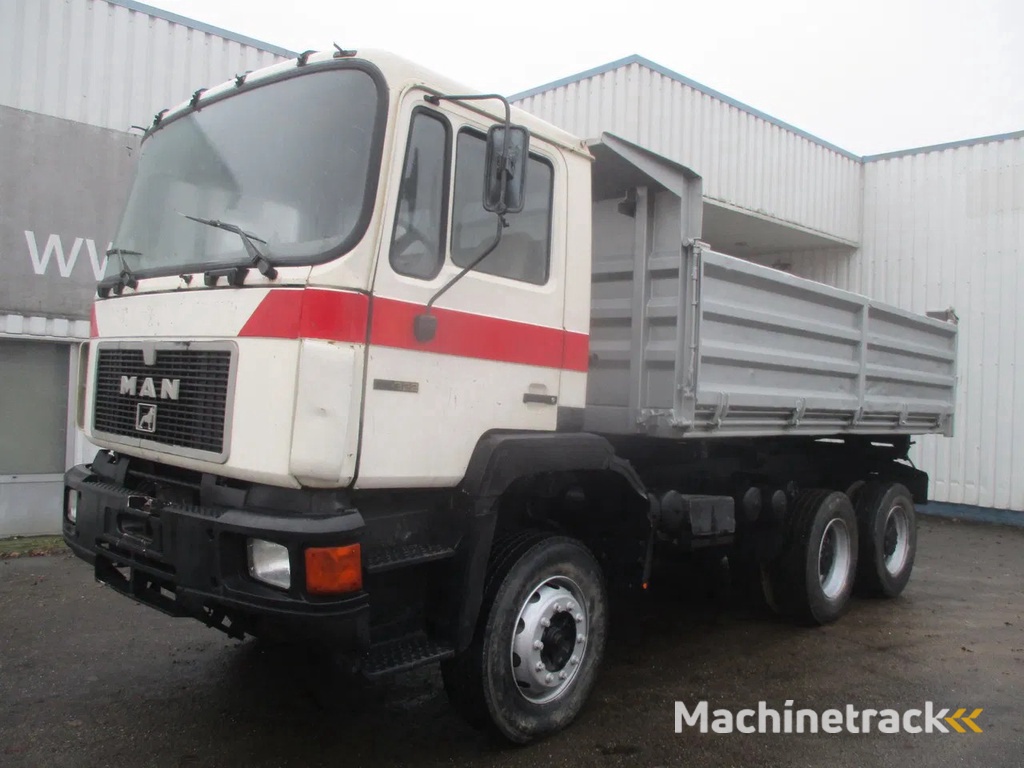MAN 26 322 ZF Manual , 6x4 , 3 way tipper , Spring suspension