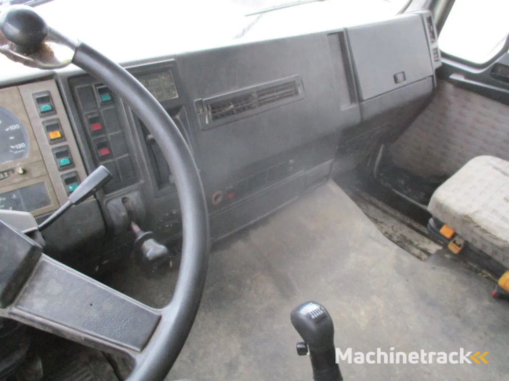 MAN 26 322 ZF Manual , 6x4 , 3 way tipper , Spring suspension