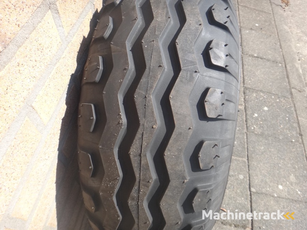 BKT op velg 10.0/75-15.3