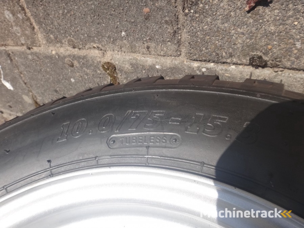 BKT op velg 10.0/75-15.3