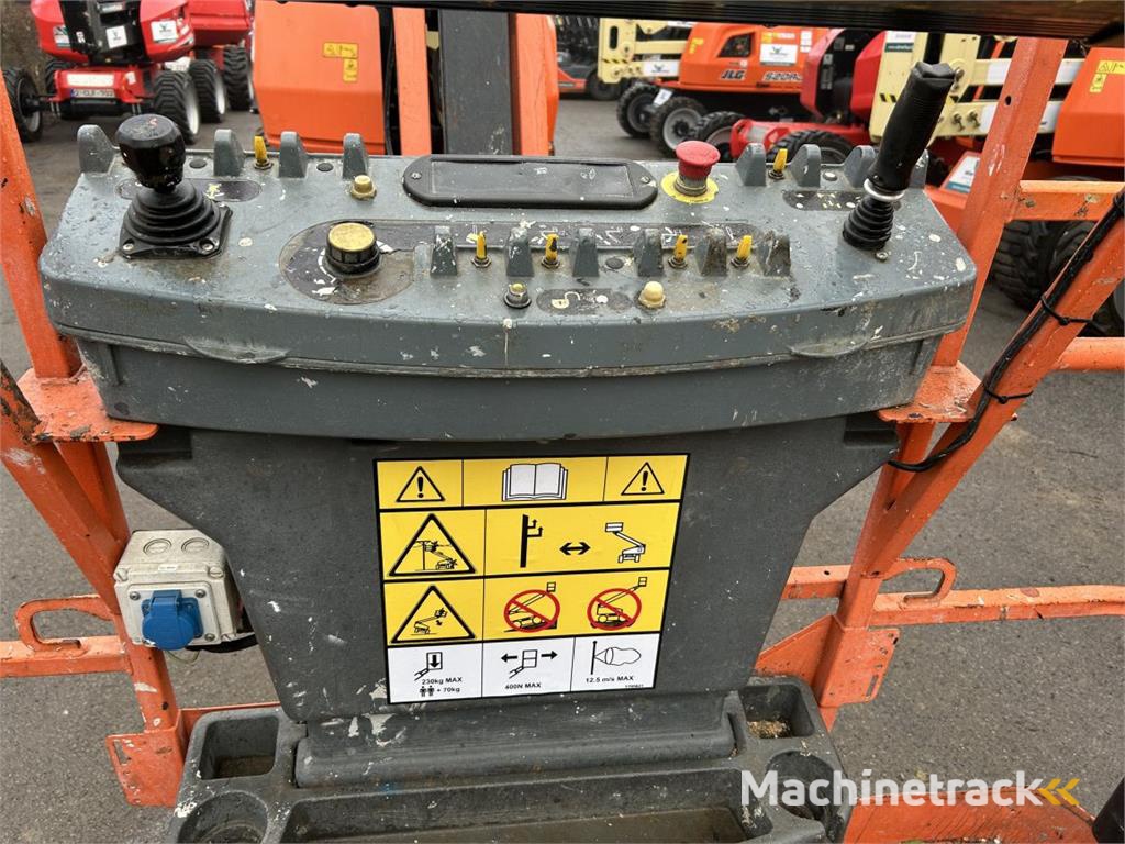 JLG 520AJ (2633)
