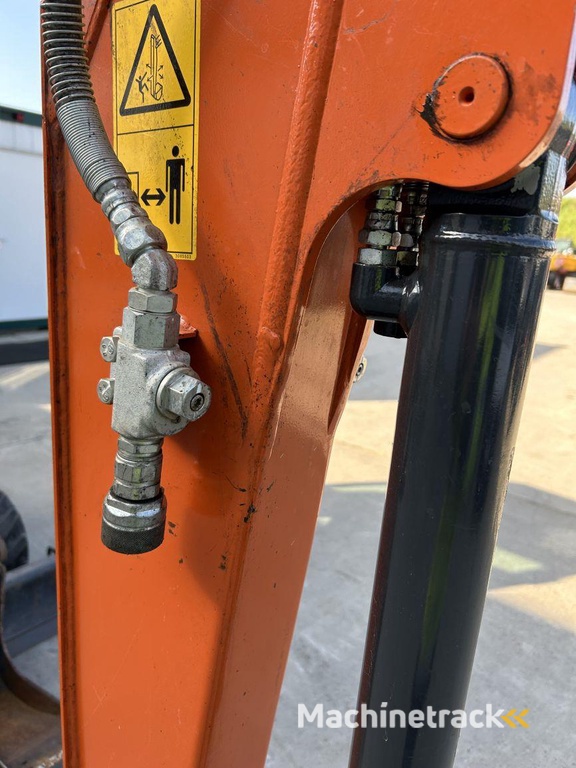 Hitachi ZX26U-6 (9989)