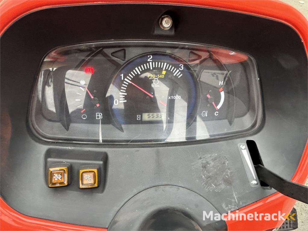 Kubota L1-382 (7325)