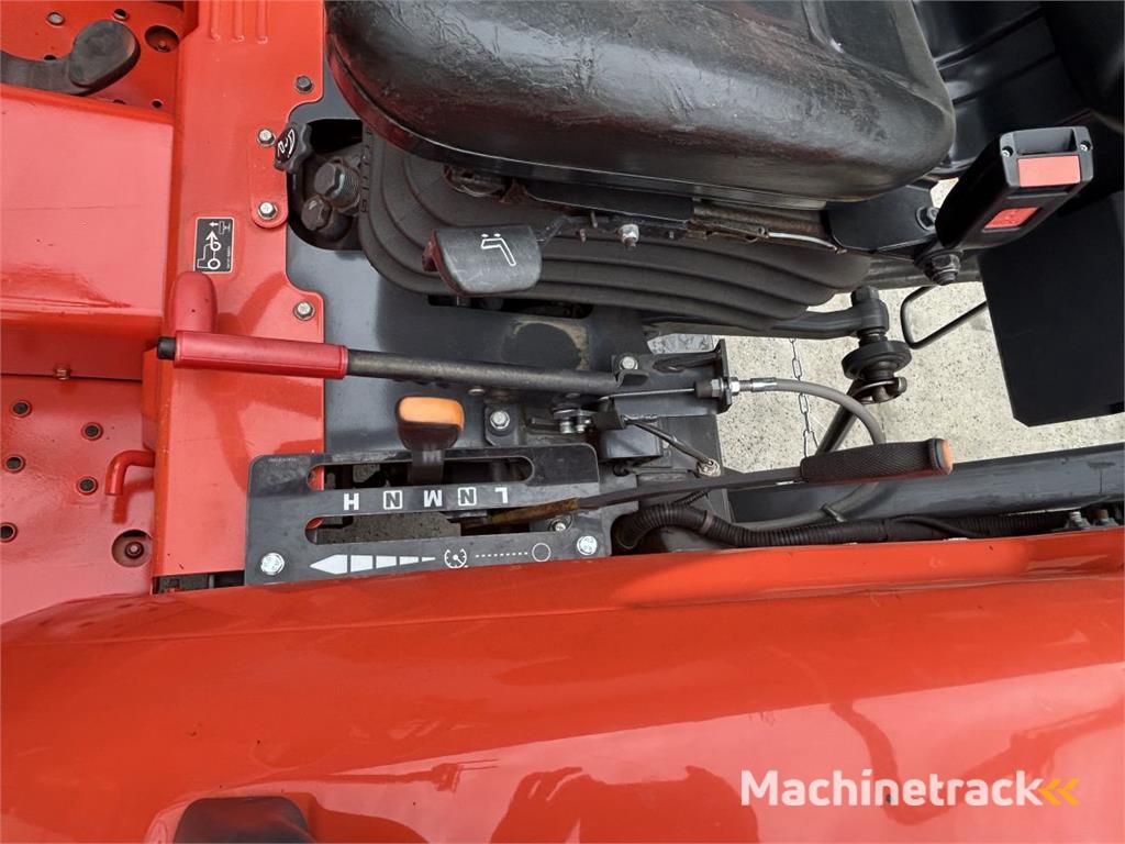 Kubota L1-382 (7325)