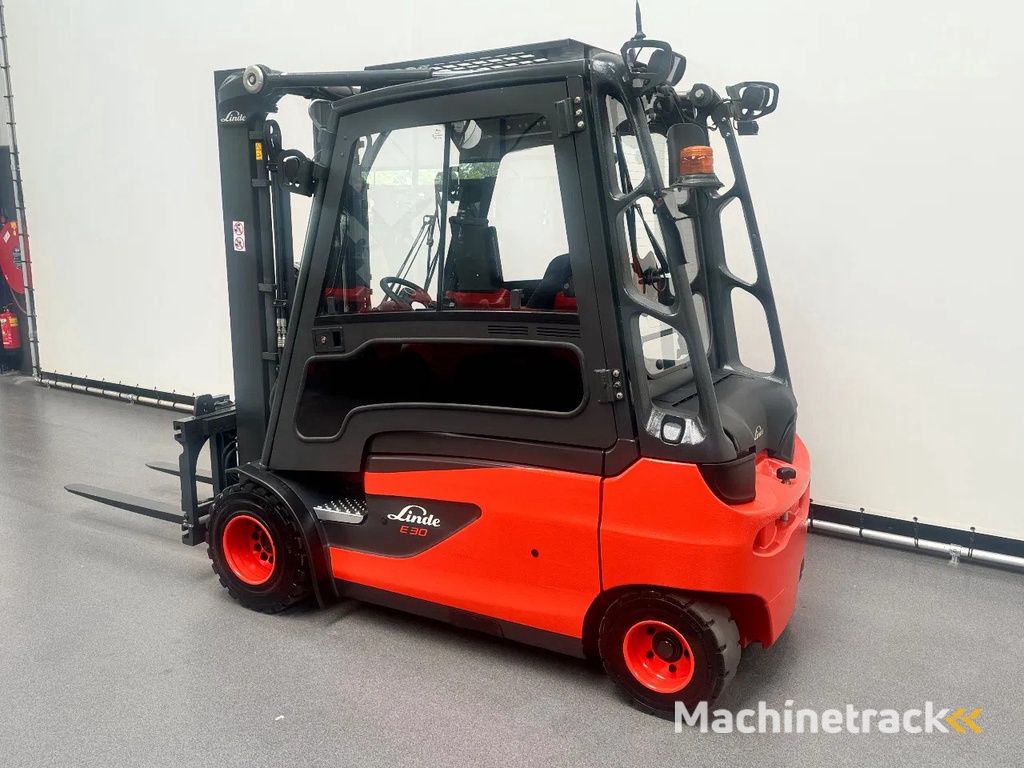 Linde 387 E 30 L-01 inclusief nieuwe tractie batterij