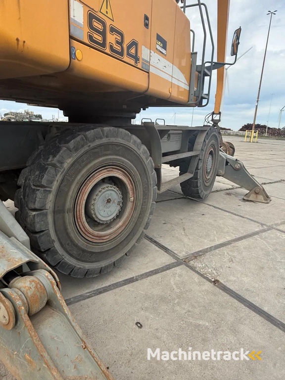 Liebherr A 934 C-HD Litronic inclusief poliep grijper