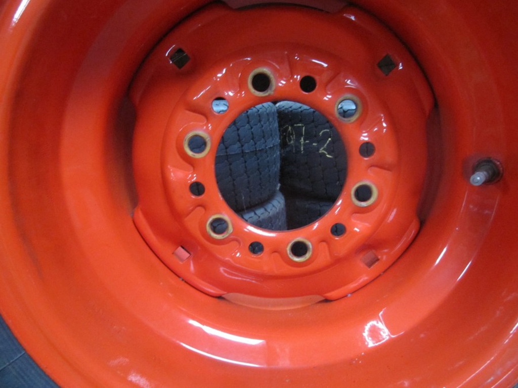 Thomas schanklader  Gevulde banden voor sloopwerkzaamheden