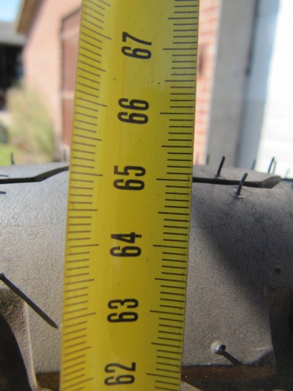 Thomas schanklader  Gevulde banden voor sloopwerkzaamheden