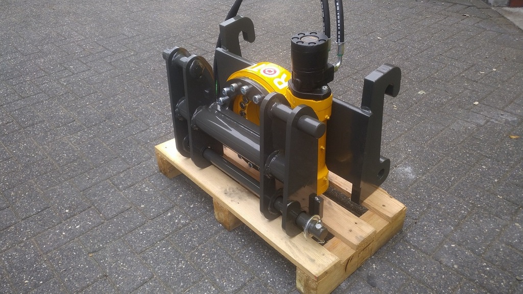 Quick Hitch Adapter  / Roto-Drive passend aan Giant shovels